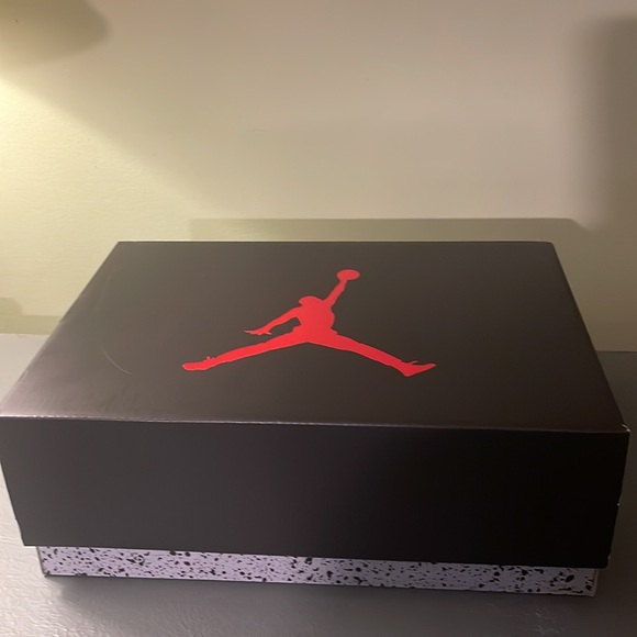 Brand new in original box/wrapping Jordan 5 dark concord size 6.5 in W 5 in M - Picture 4 of 5